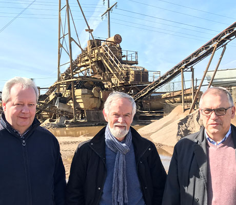 Kundenzufriedenheit bei allmineral Zufriedene Kopperationspartner von allmineral stehen vor Anlage