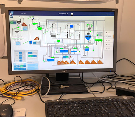 allmineral optimiert Prozesse Schema-Übersicht einer Anlage auf Bildschirm